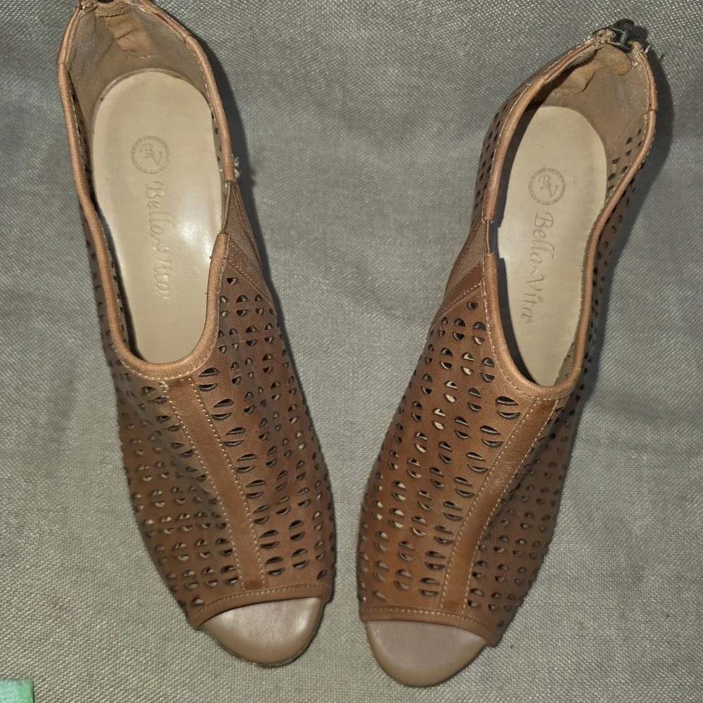 Bella Vita Tan Leather Upper Peep Toe Shoes Size 8.5 Medium